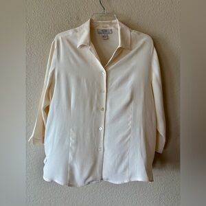 NEXX Vintage 100% Silk Ivory Button Up V-Neck 3/4 Sleeve 
Blouse